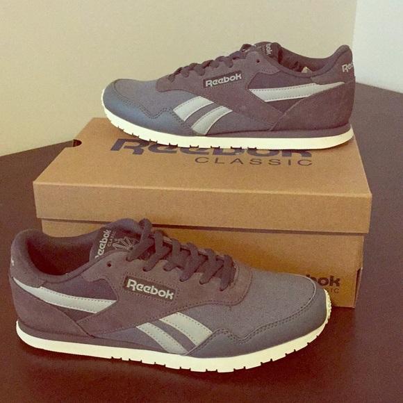 Reebok Shoes - Reebok GREY Classic sneakers. Size 8. NEW!